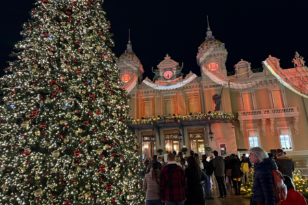 Noël à Monaco : Illuminations 2024 au Casino de Monte-Carlo