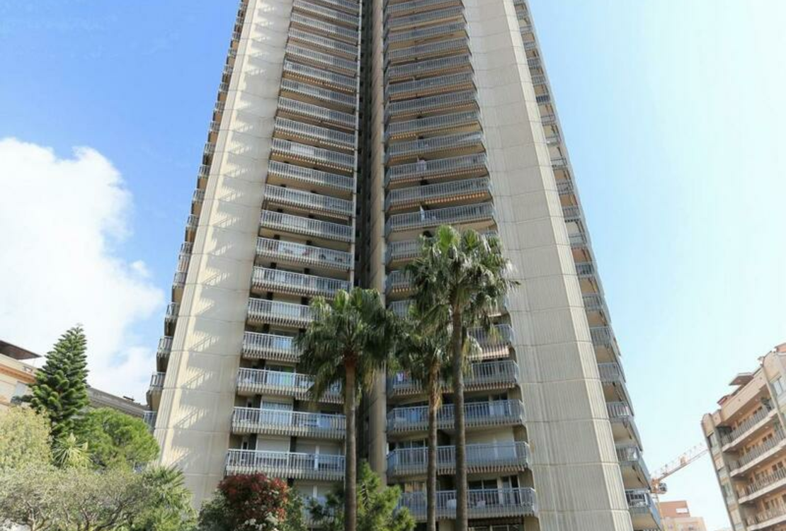 Elegante, Renovierte 3-Zimmer-Wohnung mit Weitblick, Nur Wenige Schritte vom Casino Entfernt