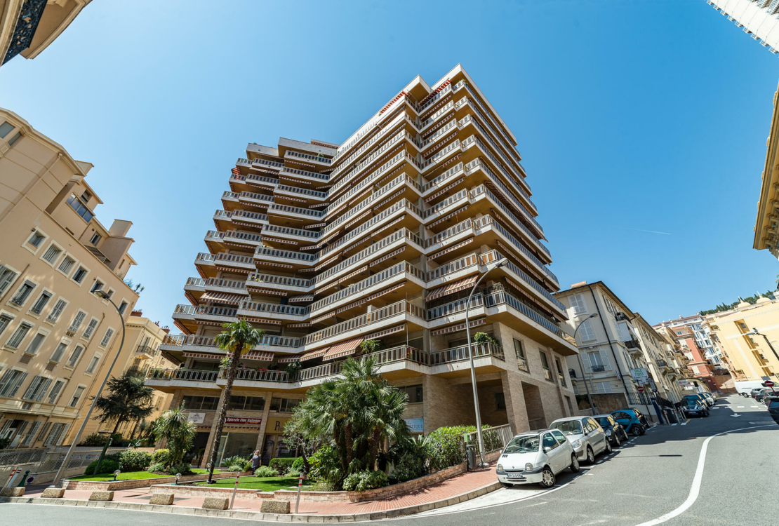 MONTE-CARLO |BUCKINGHAM PALACE | STUDIO