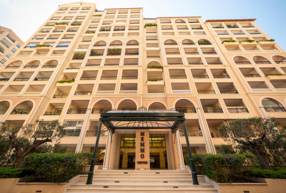 Elegant 5-room apartment with panoramic sea view and high-end services