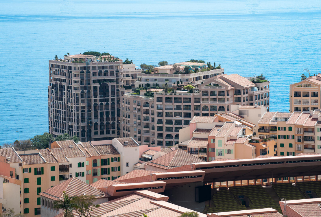 Elegant 5-room apartment with panoramic sea view and high-end services