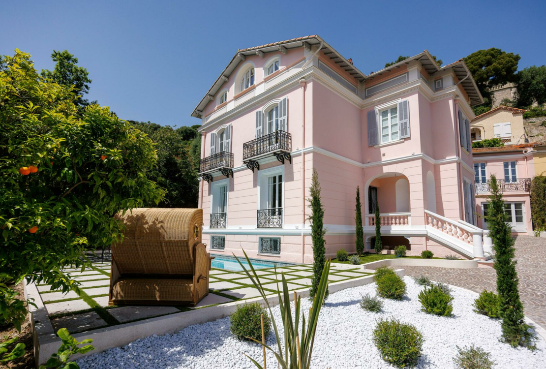 Beaulieu-sur-Mer | Villa de Prestige Face à la Mer avec Piscine