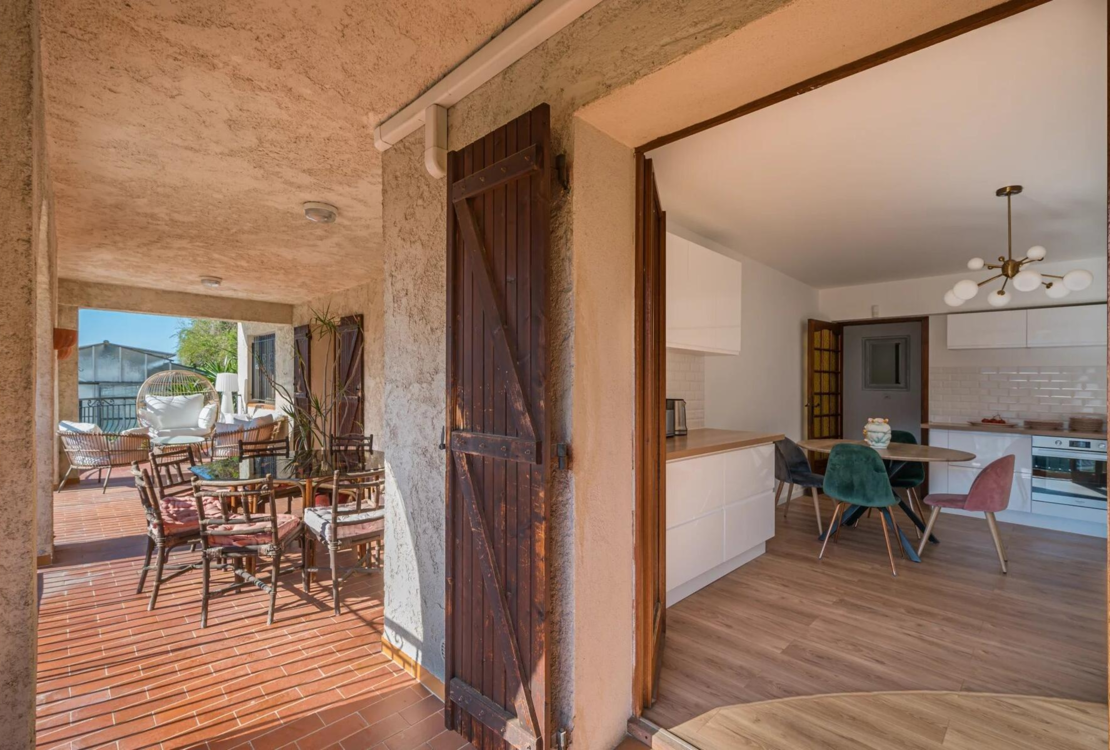 Èze — трёхкомнатная квартира с видом на море и просторной лоджией