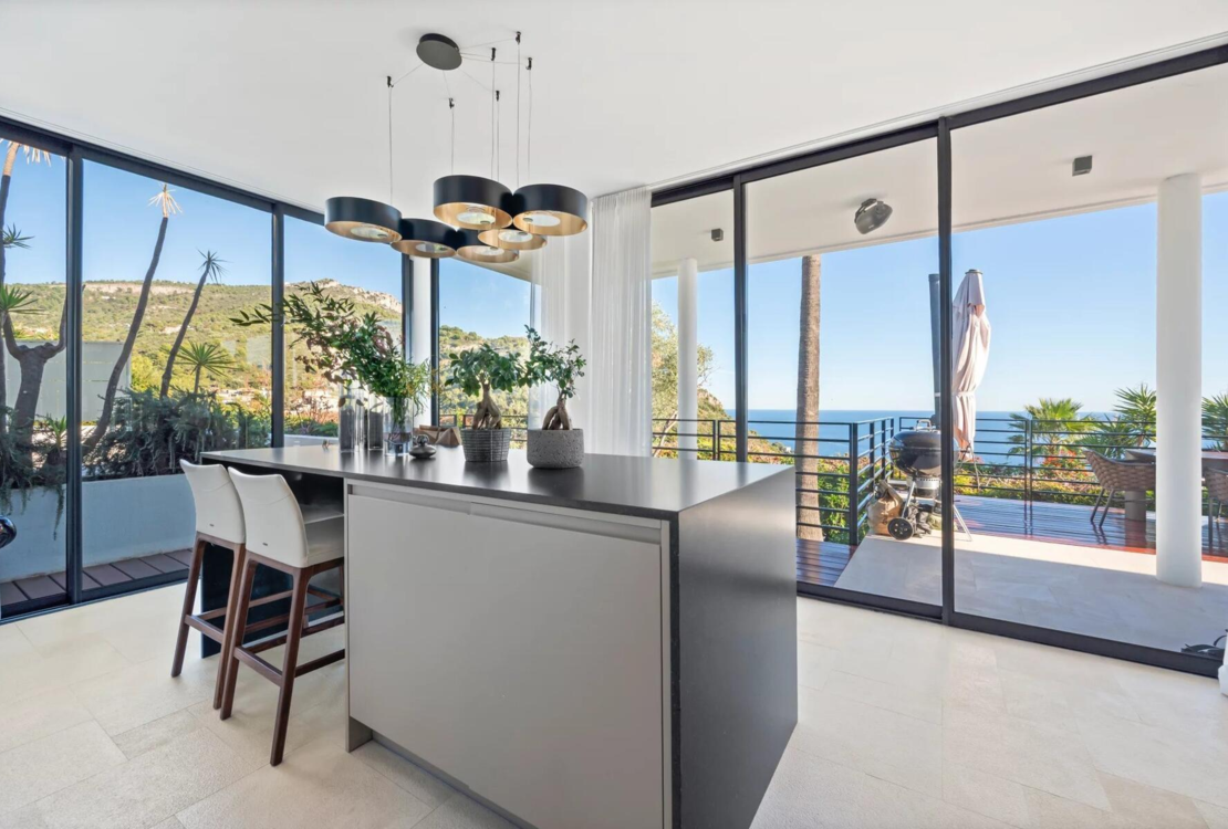 Villa de luxe avec piscine et vue panoramique à Eze