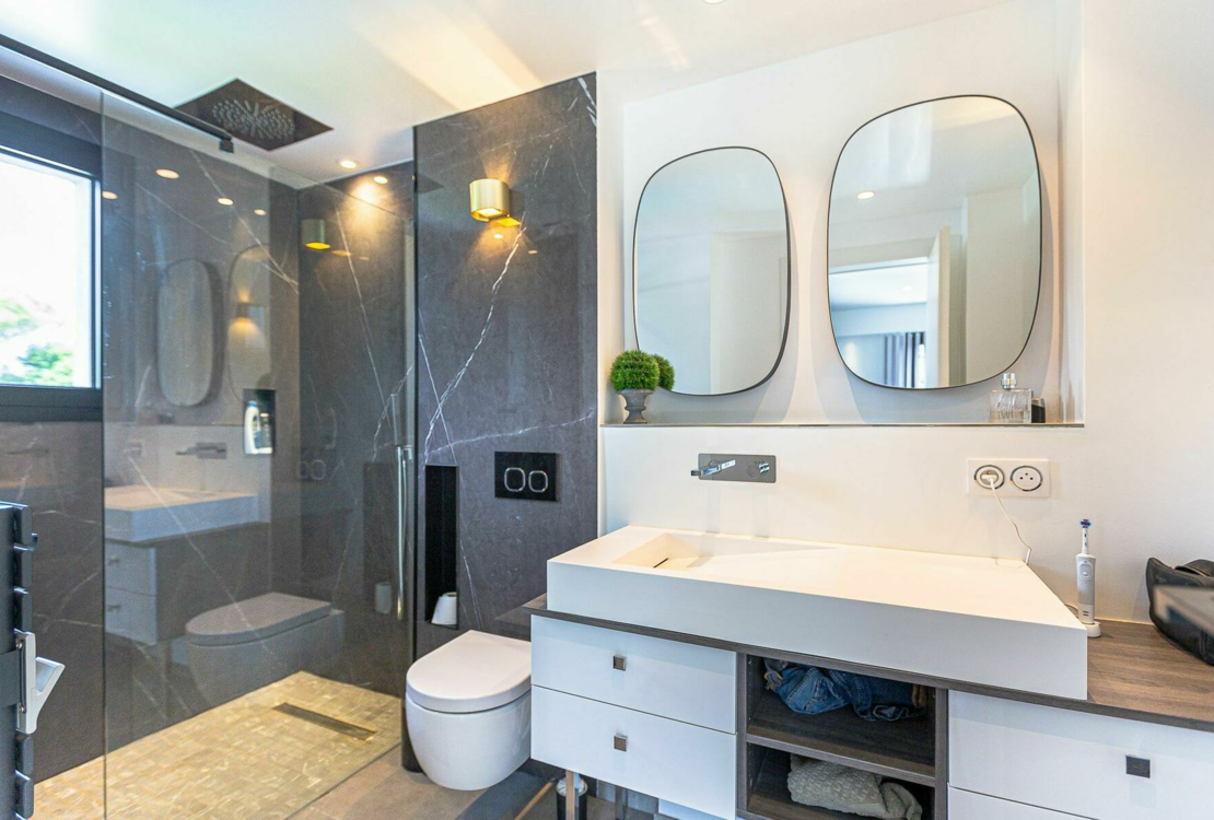 Contemporary 5 Bedrooms Villa in Biot