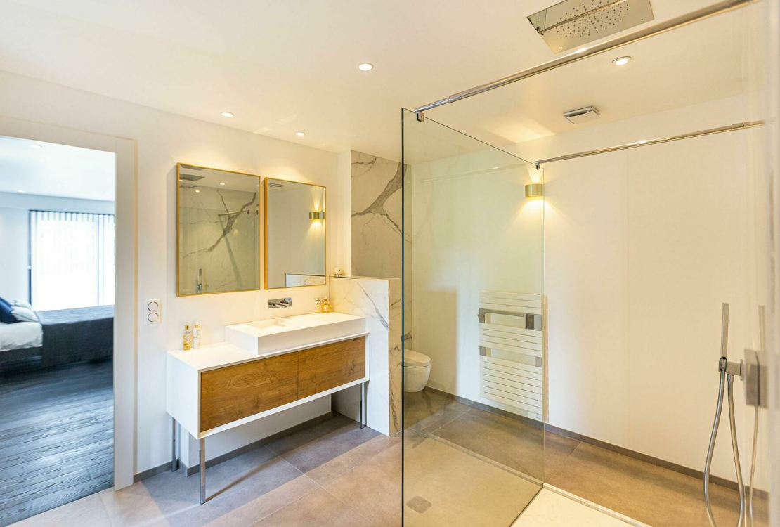 Contemporary 5 Bedrooms Villa in Biot