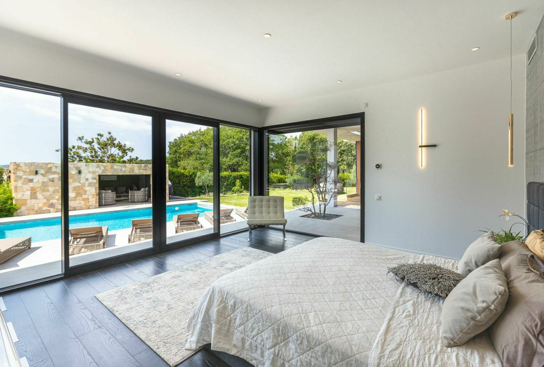 Contemporary 5 Bedrooms Villa in Biot