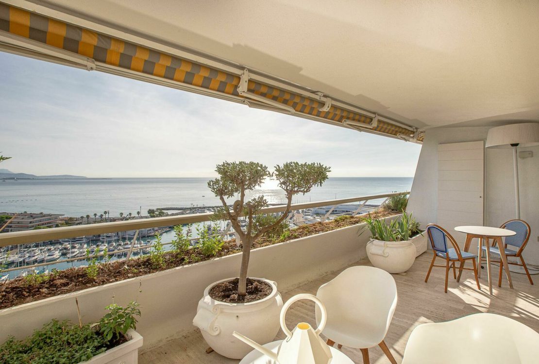 Appartement de deux chambres avec vue sur la mer à Marina Baie des Anges