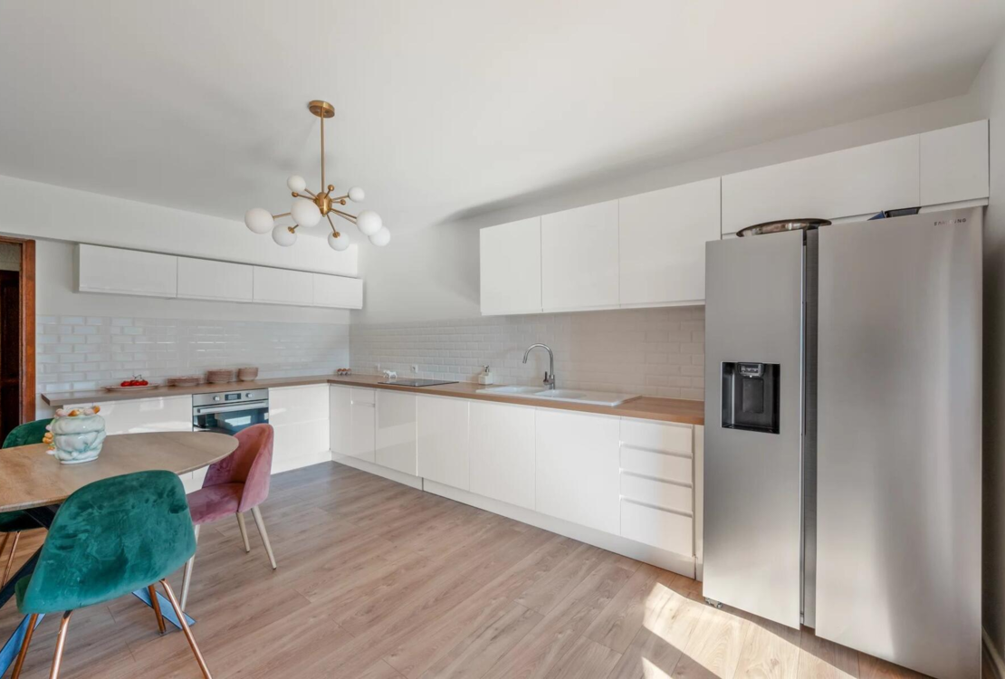 Èze — трёхкомнатная квартира с видом на море и просторной лоджией