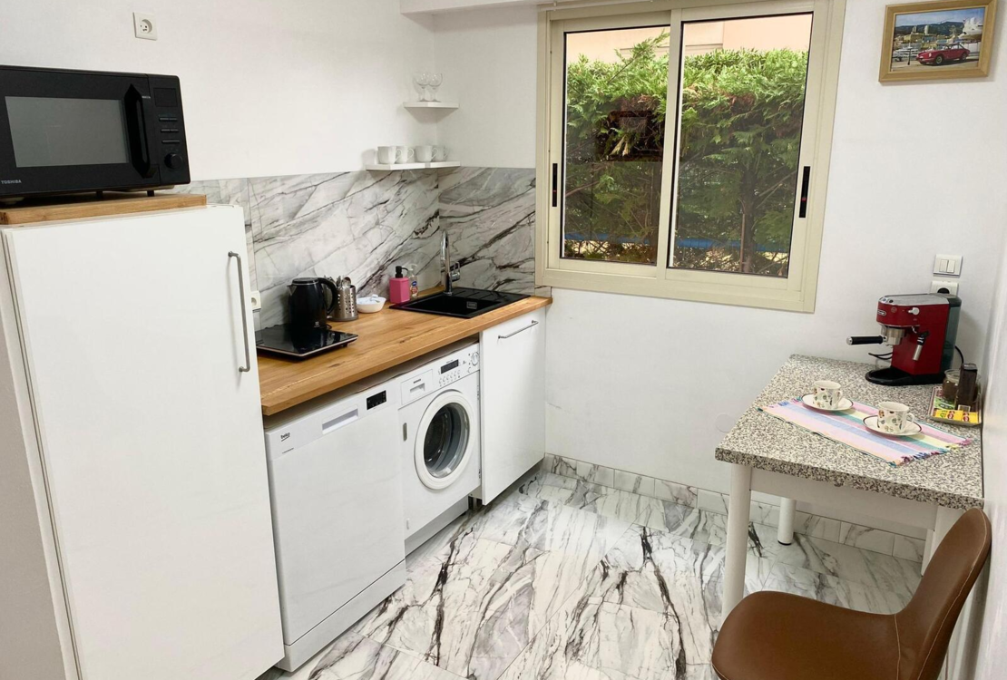 Первая линия у моря. Просторная терраса и уникальное расположение