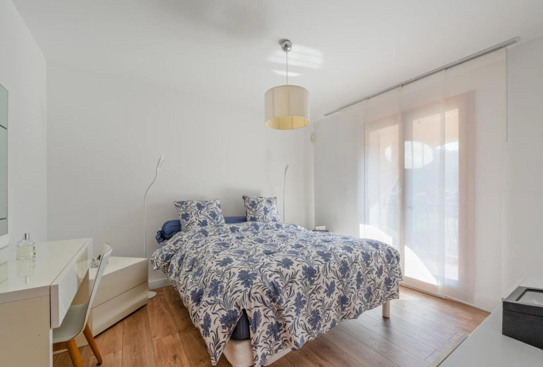 Èze — трёхкомнатная квартира с видом на море и просторной лоджией