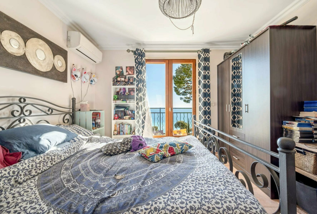 Eze: Doppelhaushälfte zum Verkauf