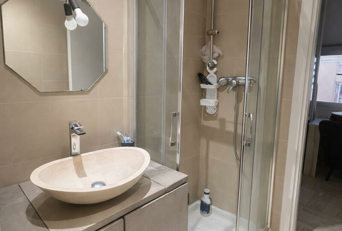 Bright studio in a residence with concierge