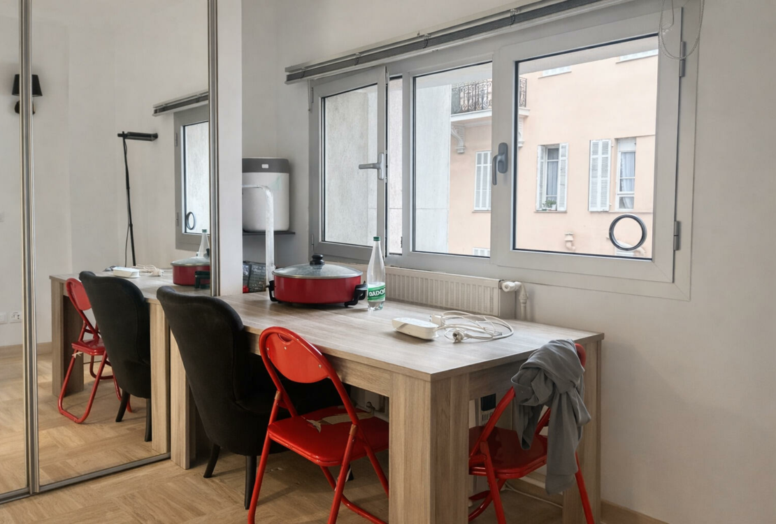 Bright studio in a residence with concierge