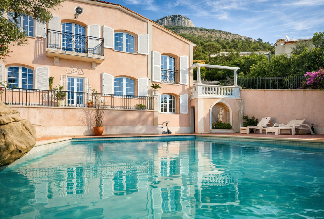 Кап-д’Ай – Престижная вилла в нео-провансальском стиле с панорамным видом на море