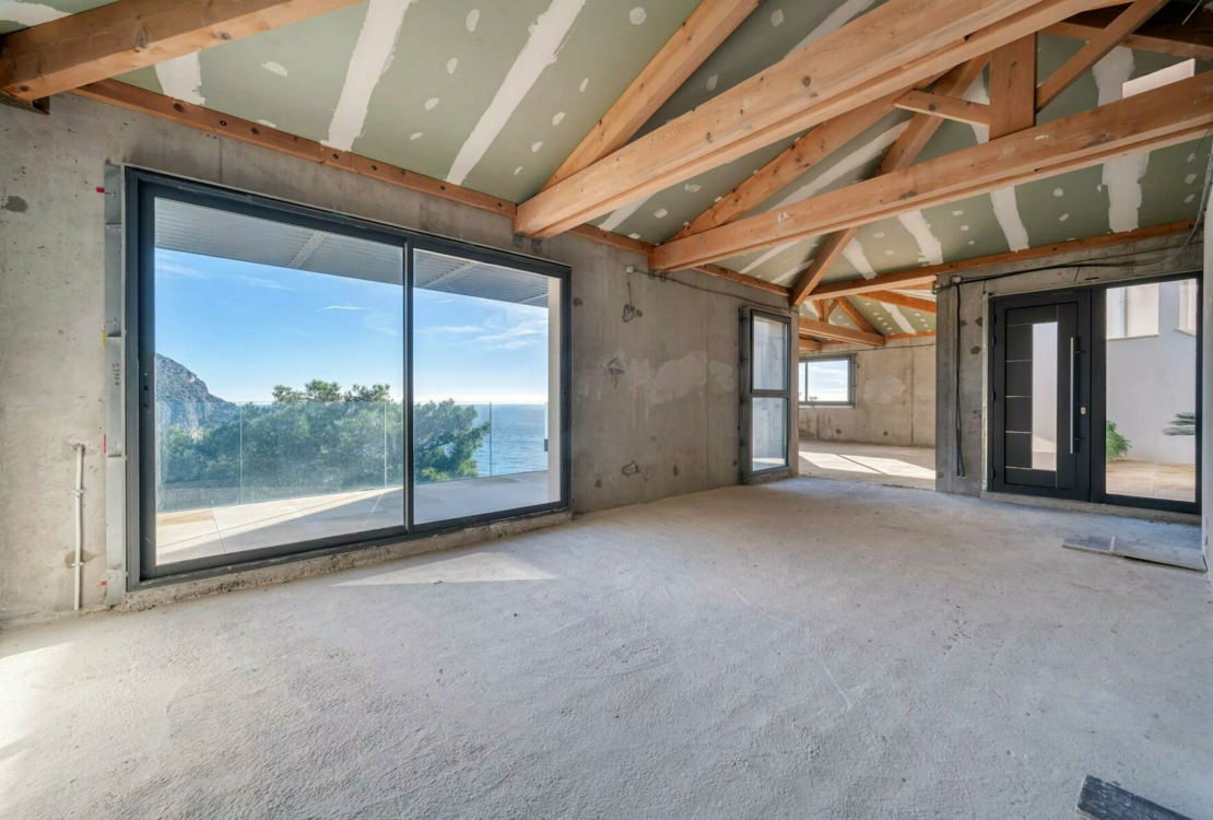 Belle villa contemporaine en bord de mer – à finir et à personnaliser selon vos goûts