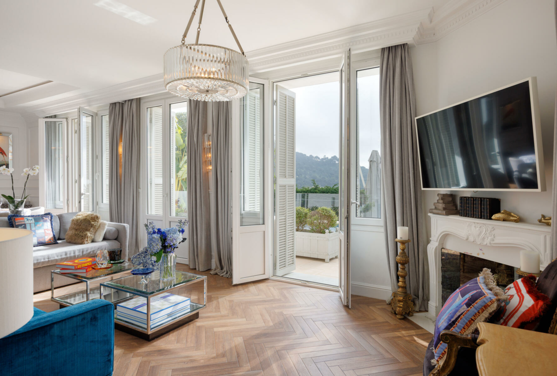 Luxury Sea View Villa for Rent in Èze | Panoramic View & Pool