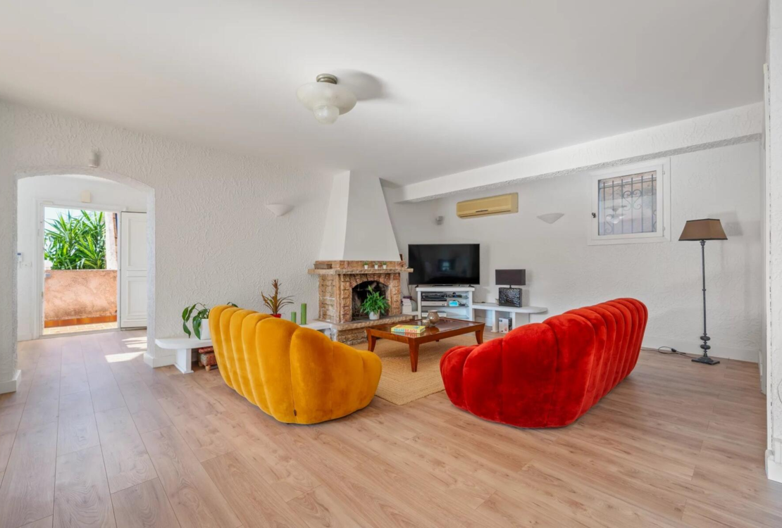 Èze — трёхкомнатная квартира с видом на море и просторной лоджией