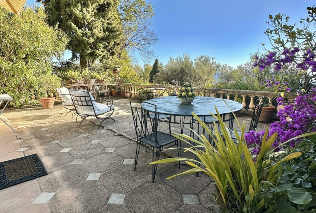 Occasione rara: casa tranquilla con vista mozzafiato, composta da 5 locali