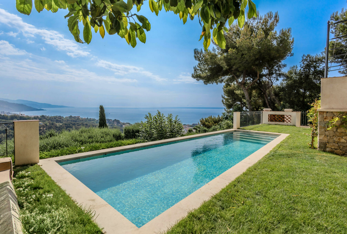 Villa con vista mare in vendita tra Roquebrune-Cap-Martin e Monaco