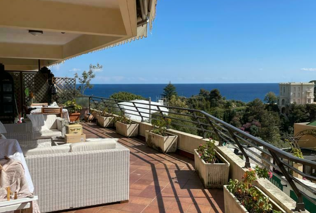ROQUEBRUNE CAP MARTIN | MEERBLICK | 4 ZIMMER MIT TERRASSE, GARTEN und PRIVATEM SCHWIMMBECKEN