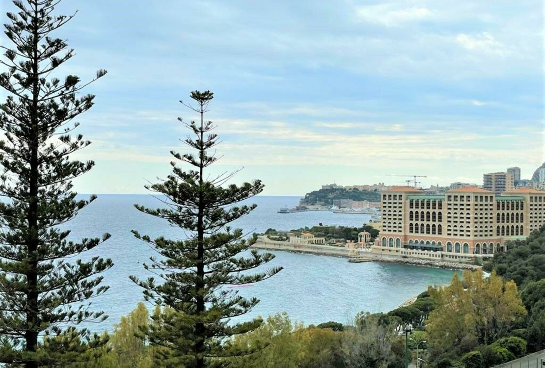 ROQUEBRUNE CAP MARTIN | MEERBLICK | 4 ZIMMER MIT TERRASSE, GARTEN und PRIVATEM SCHWIMMBECKEN