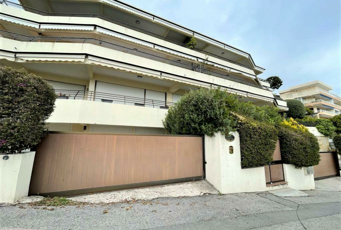 ROQUEBRUNE CAP MARTIN | MEERBLICK | 4 ZIMMER MIT TERRASSE, GARTEN und PRIVATEM SCHWIMMBECKEN