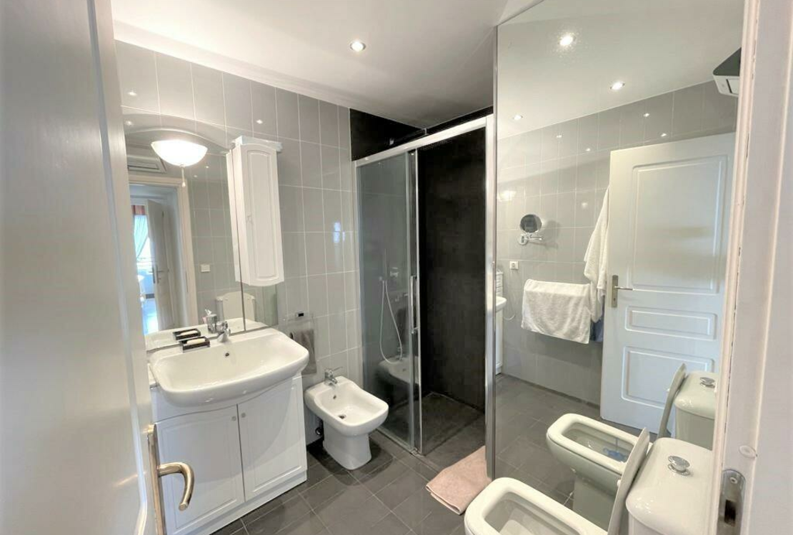 ROQUEBRUNE CAP MARTIN | MEERBLICK | 4 ZIMMER MIT TERRASSE, GARTEN und PRIVATEM SCHWIMMBECKEN